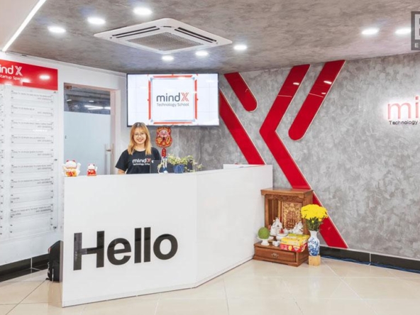 lễ tân MindX Trường Chinh