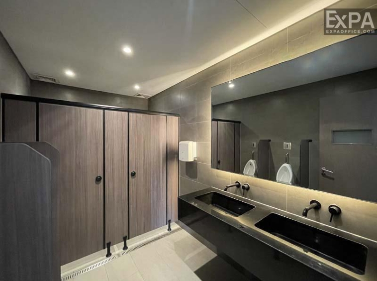 wc nam The Central Thảo Điền