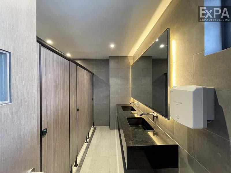 wc nữ The Central Thảo Điền