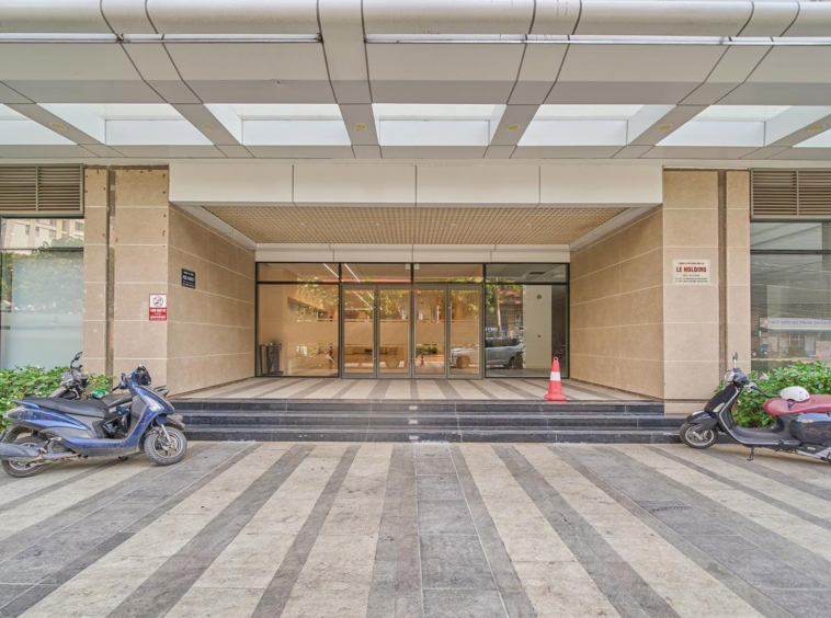 cửa tòa nhà L’Mak Orchard Park View