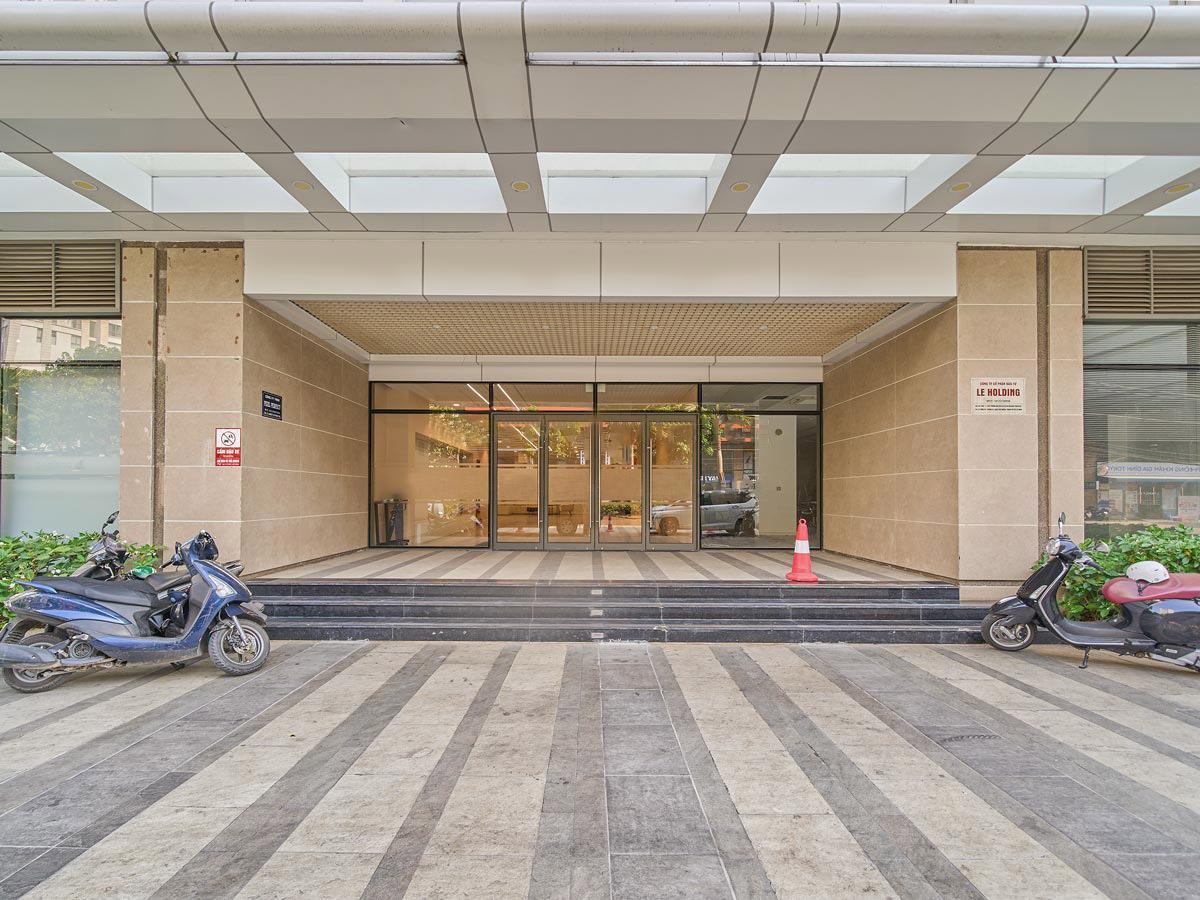 cửa tòa nhà L’Mak Orchard Park View