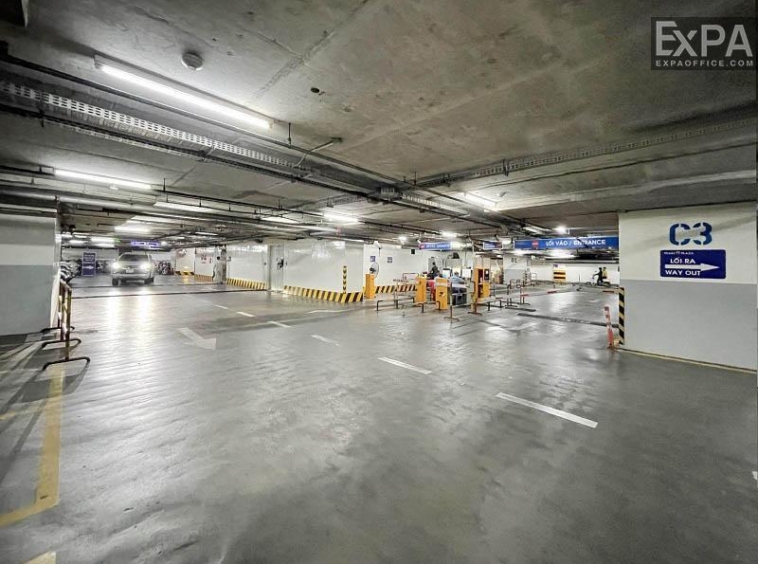 hầm đỗ xe Pearl Plaza