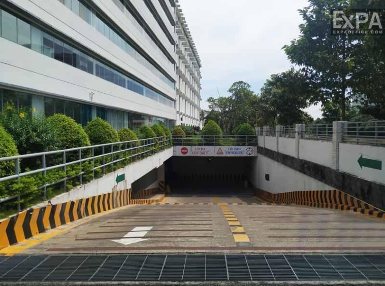 lối xuống tầng hầm SCS Building