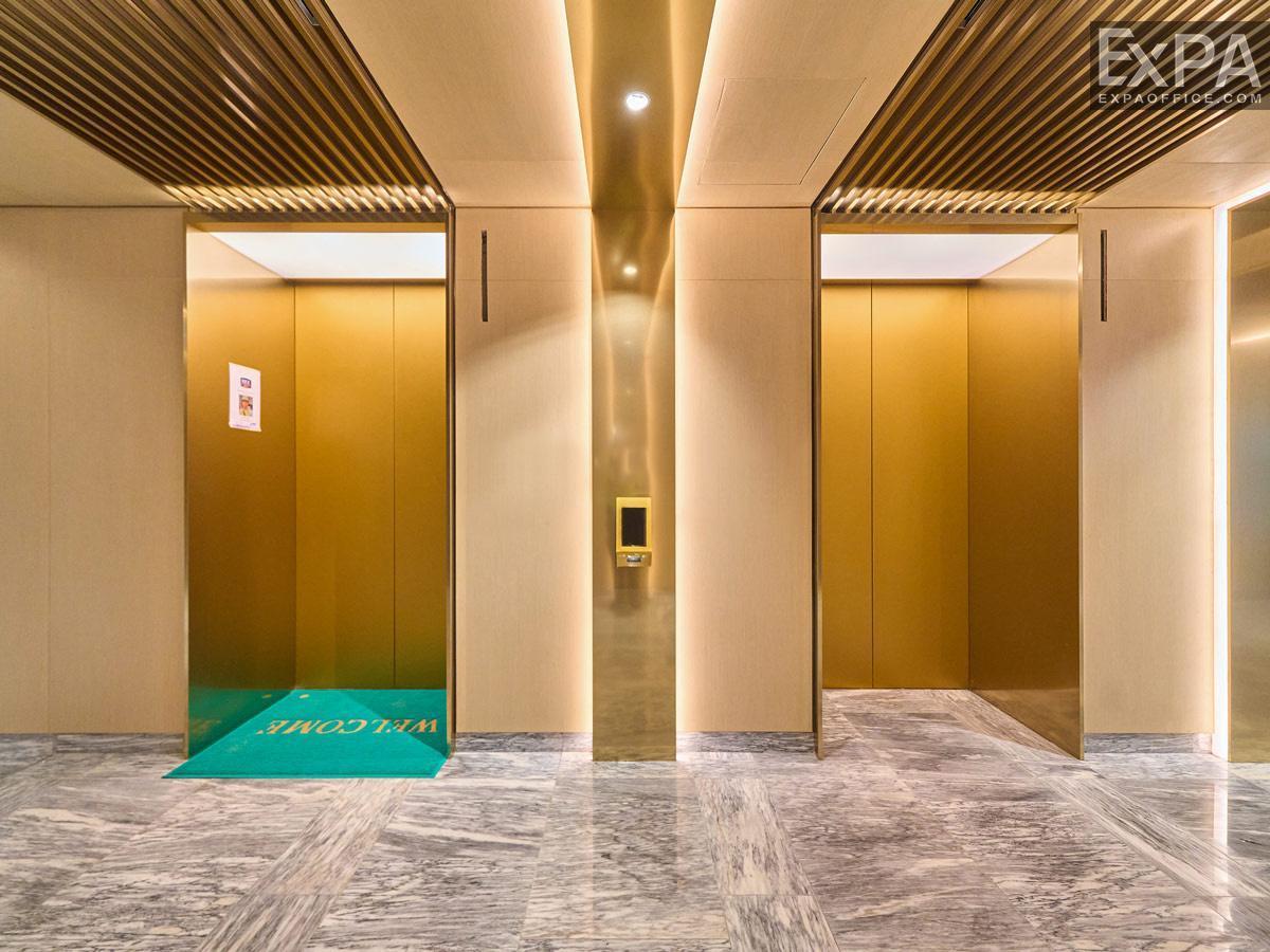 Marina Central Tower elevator