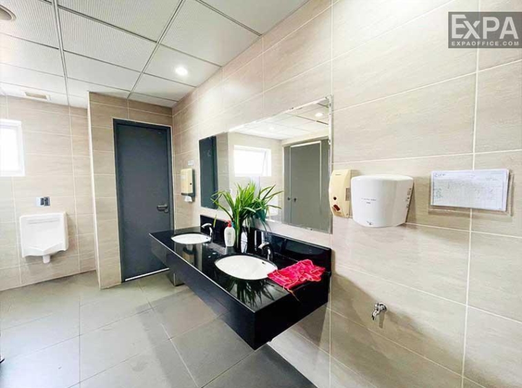 wc Petrovietnam Tower