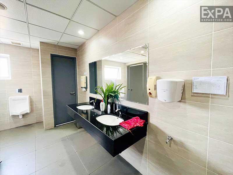 wc Petrovietnam Tower