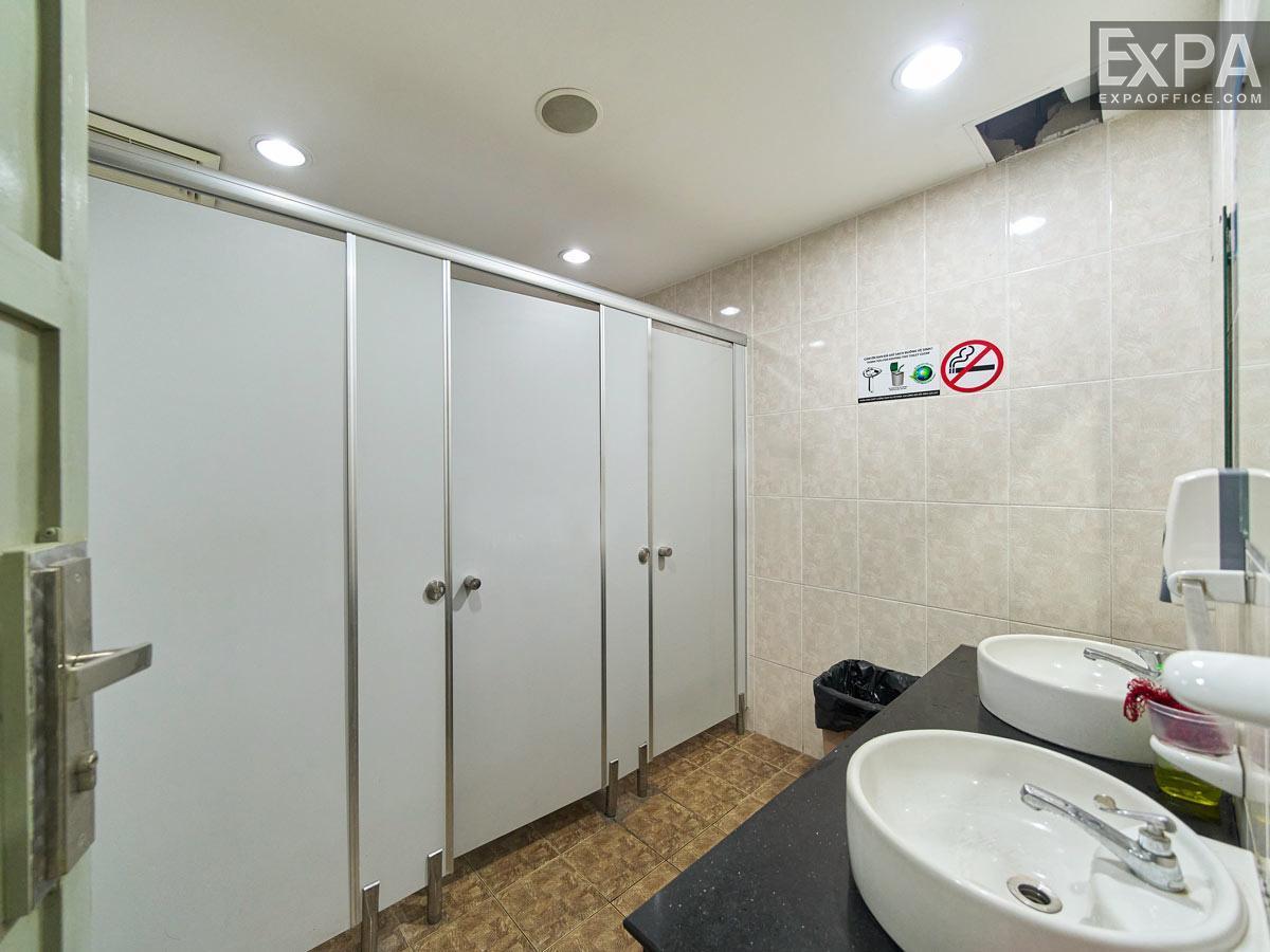 wc Pico Plaza