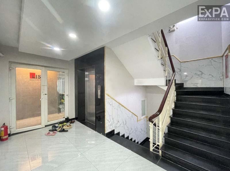 Lotus Office corridor