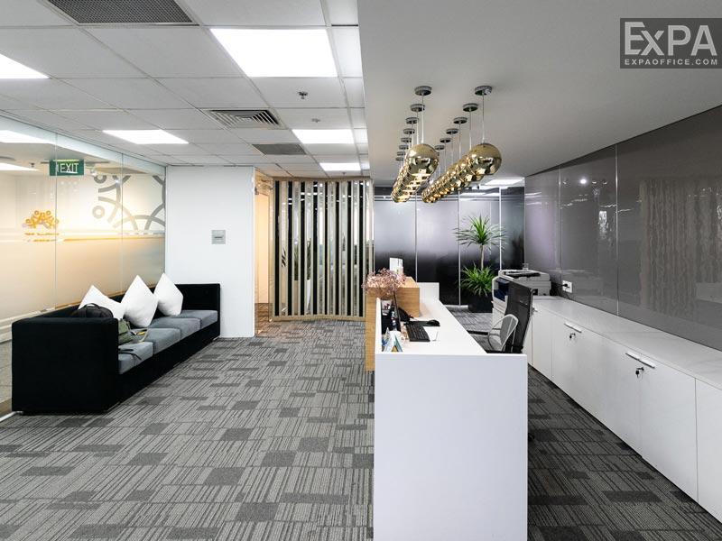 Esmart An Phu Plaza receptionist