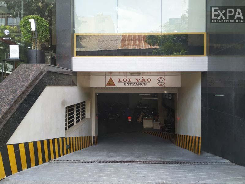 lối xuống hầm giữ xe Rosana Tower