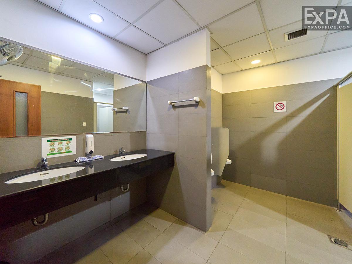 wc HMC Tower