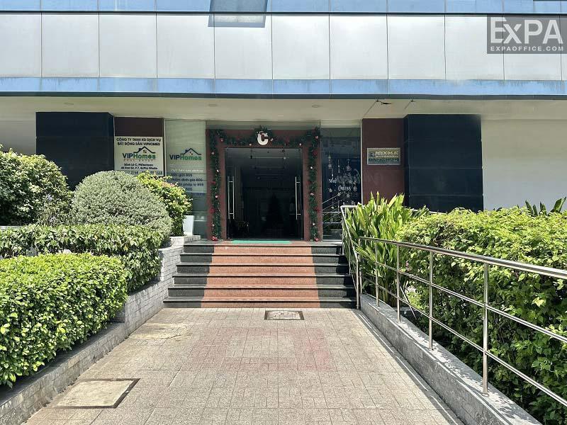 lối vào tòa nhà PN Techcon