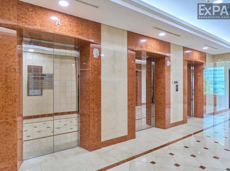 Diamond Plaza elevator