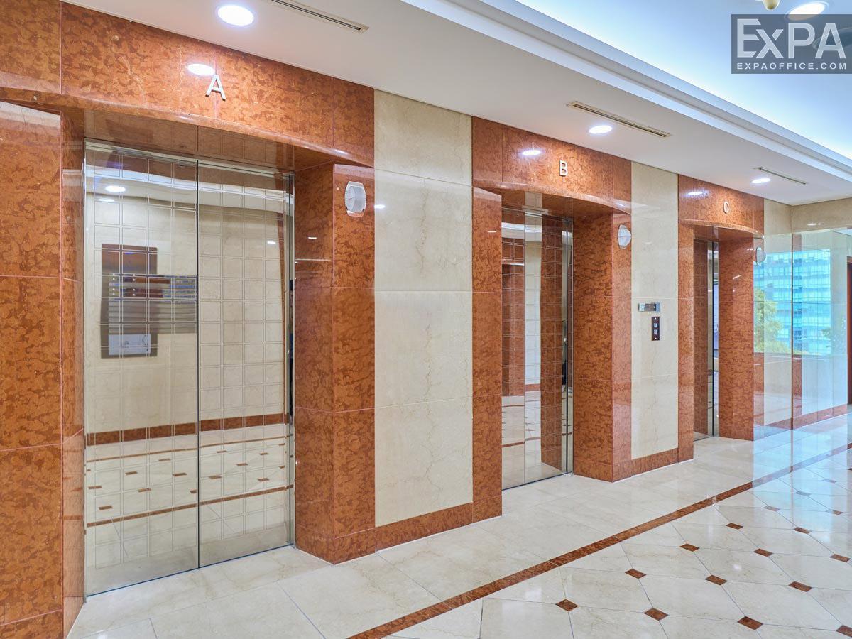 Diamond Plaza elevator