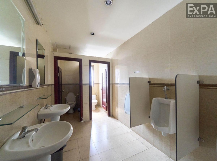 wc 194 Golden Building
