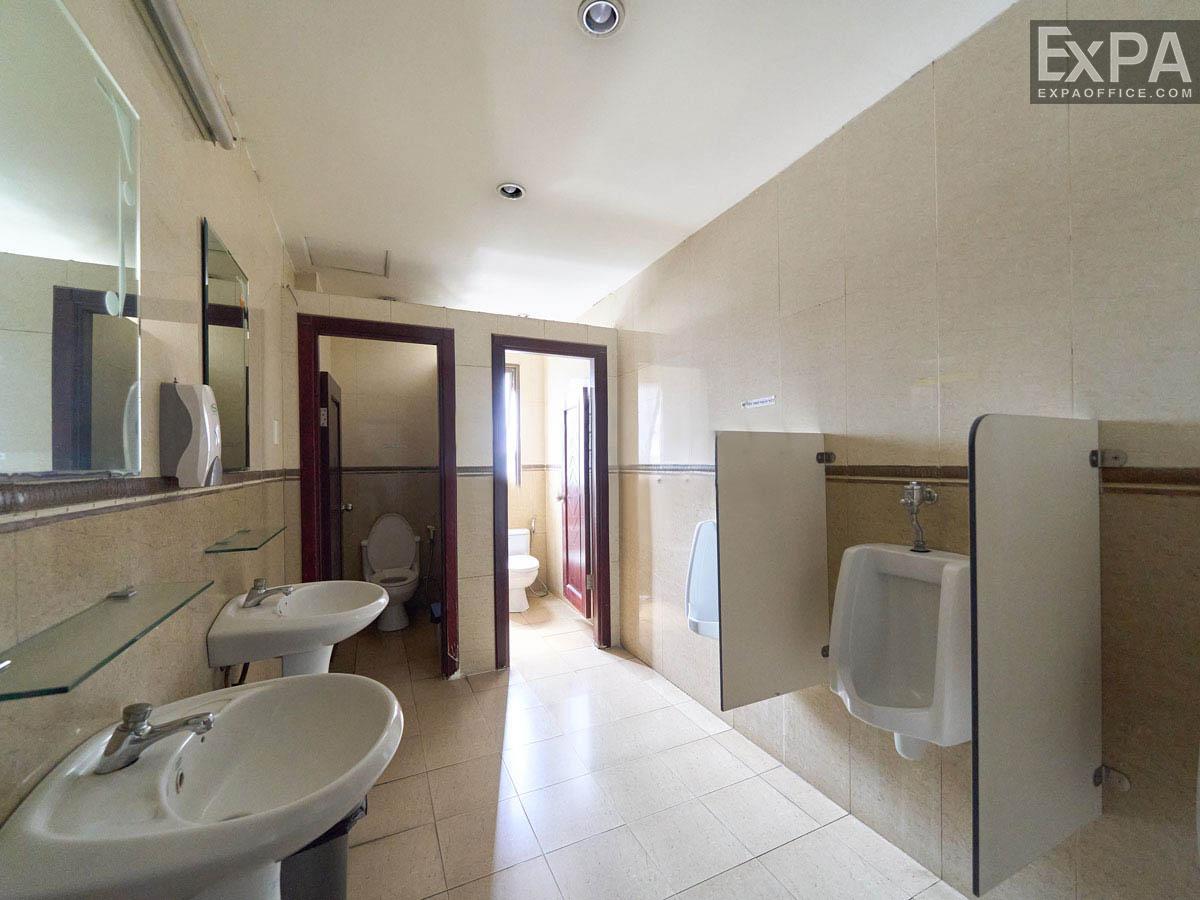 wc 194 Golden Building
