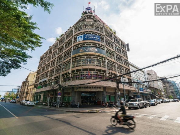 VAR Building