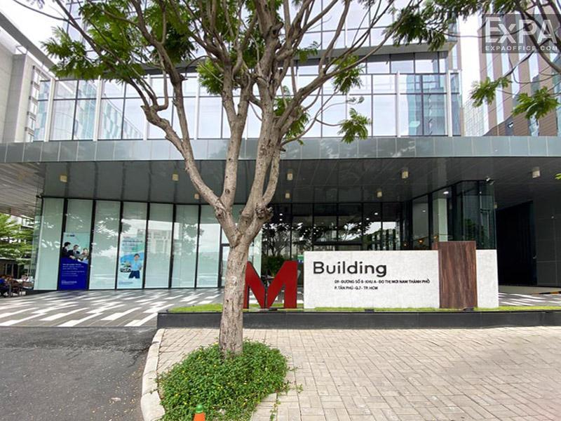 bên ngoài tòa nhà M Building