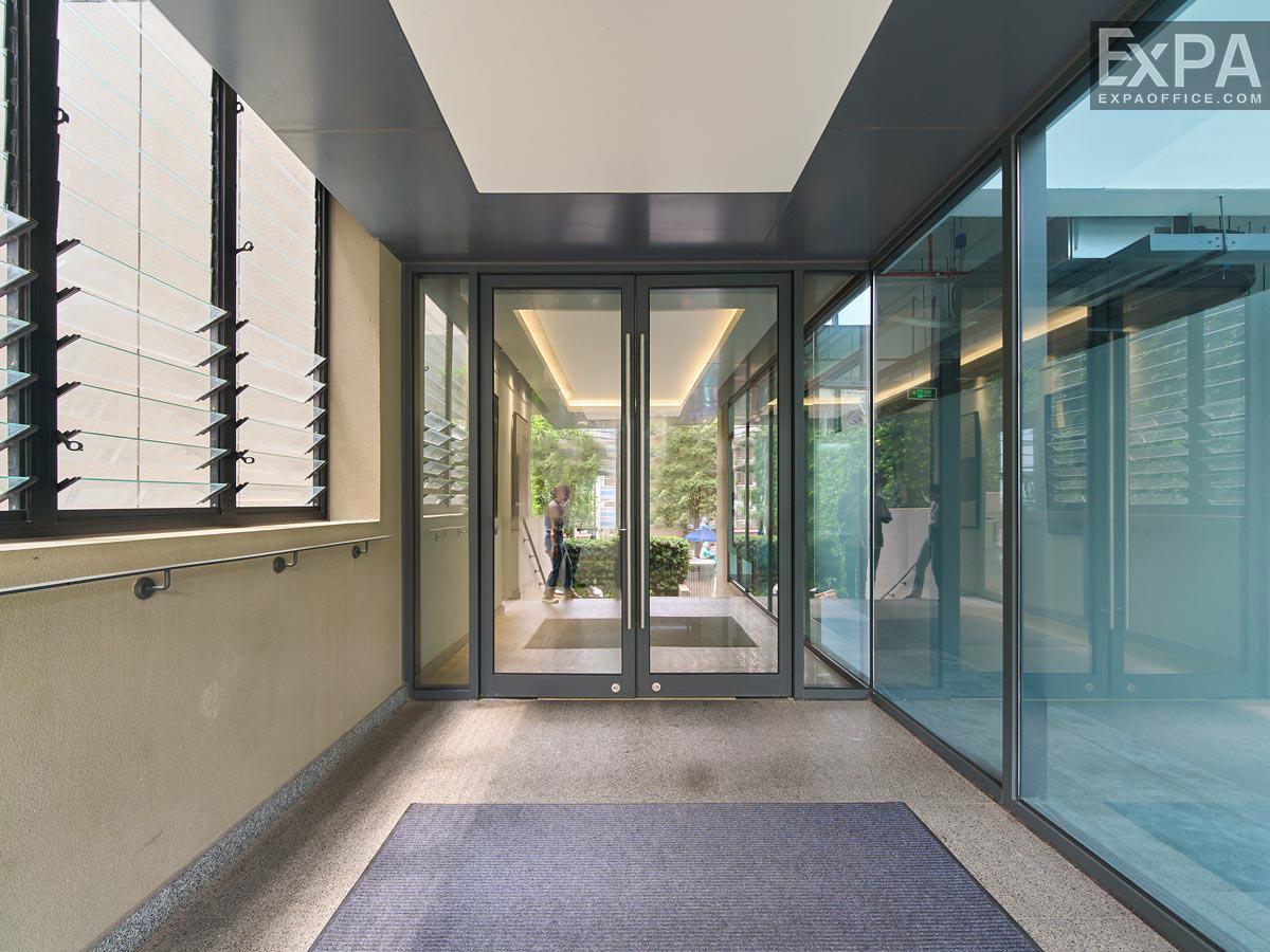 The entrance to Saigon View Office Building