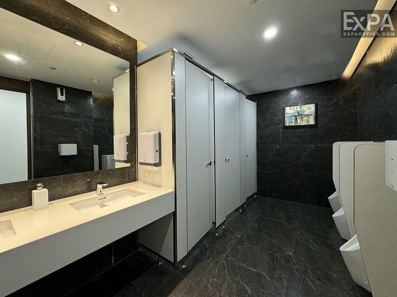 wc  Pearl 5 Center