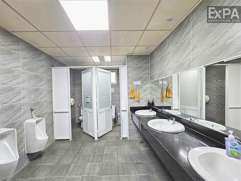 TSA Le Trung Nghia wc