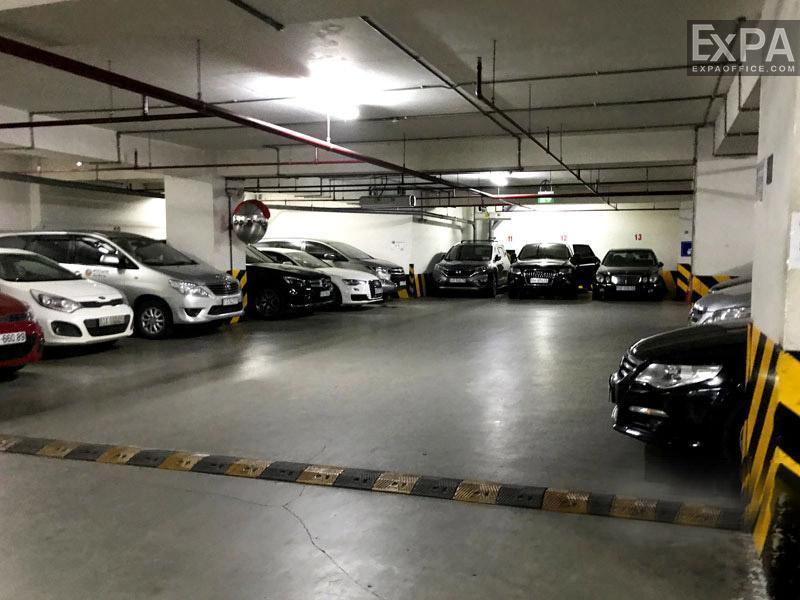Lim Tower 2 parking garage
