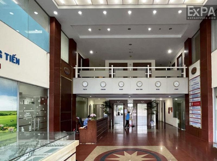 không gian tầng trệt HUD Building