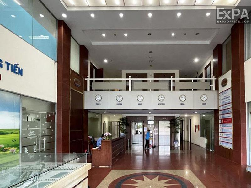 không gian tầng trệt HUD Building