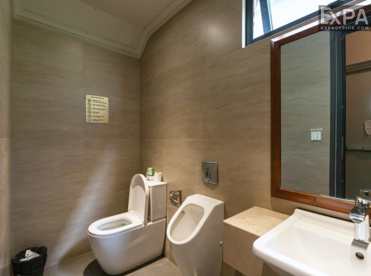 wc  Fuji Landmark