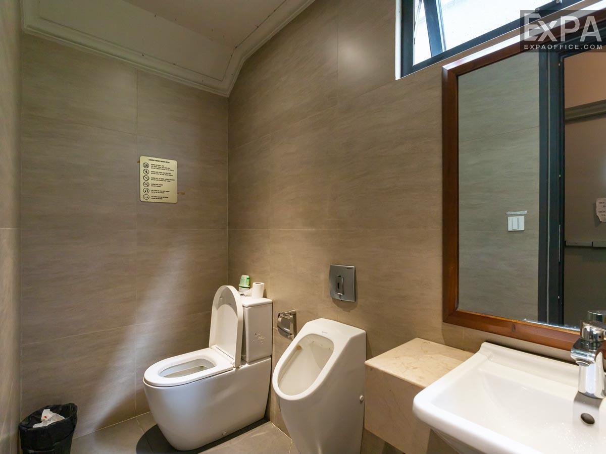 wc  Fuji Landmark