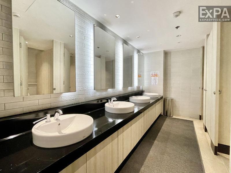 wc Riverbank Place